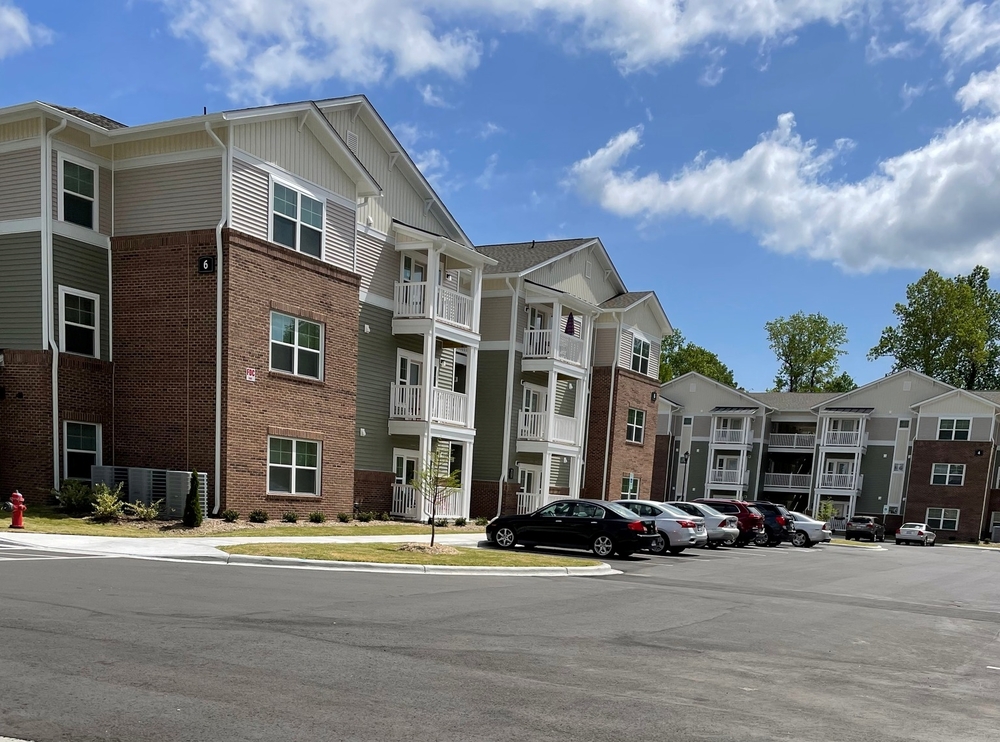 Street View of Carolina Avenue Apartment and cars in parking lot
